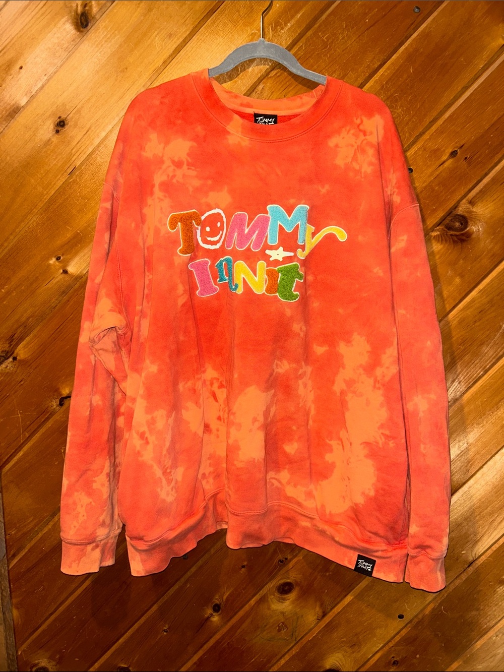 Tommyinnit orange red tie dye Luv the World crewneck sweatshirt RARE Ltd Edition